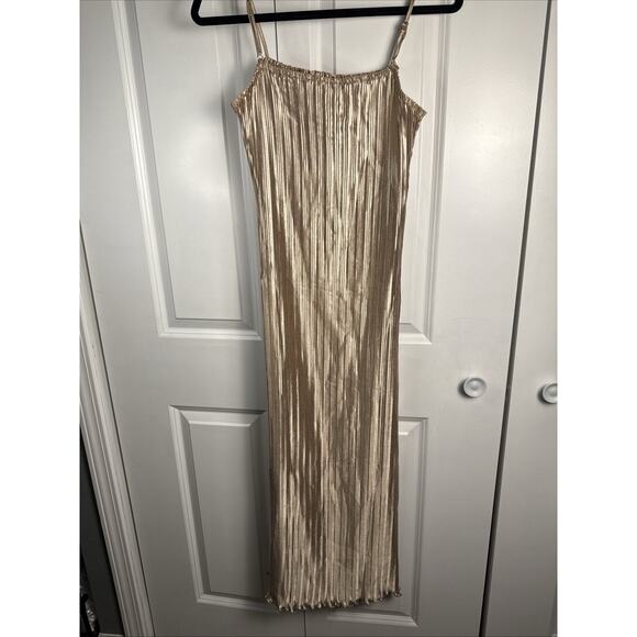 Petal and Pup Liza Gold Pleated Maxi Dress Size Small NWT - Picture 5 of 8